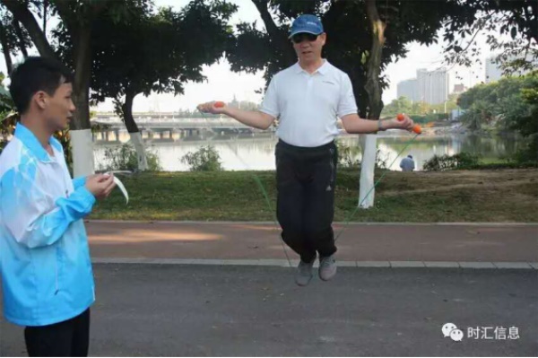 “時(shí)時(shí)關愛(ài)，彙聚同心”時(shí)彙信息首屆公益徒步活動完美(měi)收官