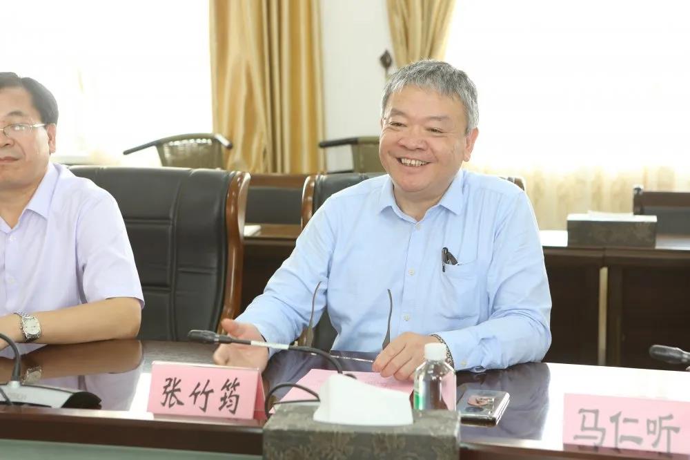 廣州鐵(tiě)路(lù)職業(yè)技(jì)術(shù)學院與浪潮集團、時(shí)彙信息簽署三方戰略合作(zuò)協議(yì)